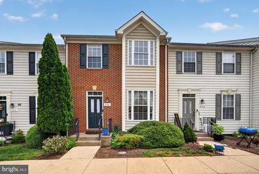 250 Kirby St, Manassas Park, VA 20111-3400, United States - Photo 1
