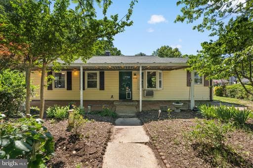 905 LINDSAY ROAD - Photo 1