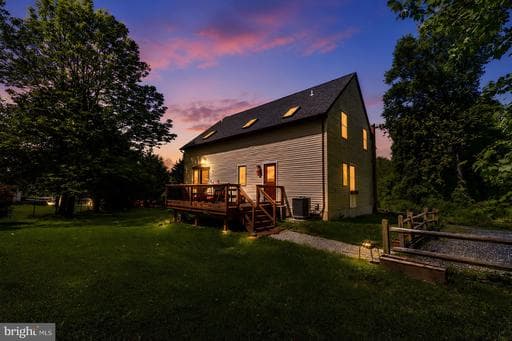 22 MCGUIRE WAY - Photo 1