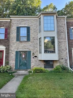 5964 Clerkenwell Ct, Burke, VA 22015-3256, United States - Photo 1