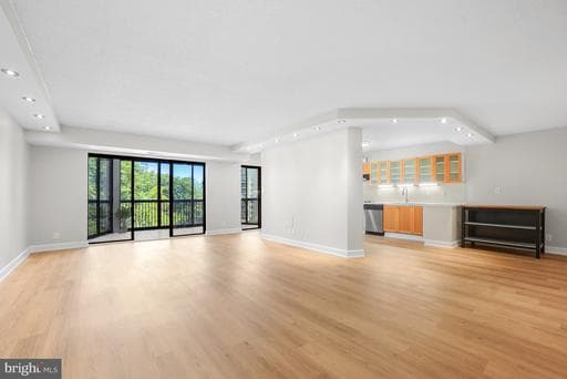 5904 MOUNT EAGLE DRIVE 601