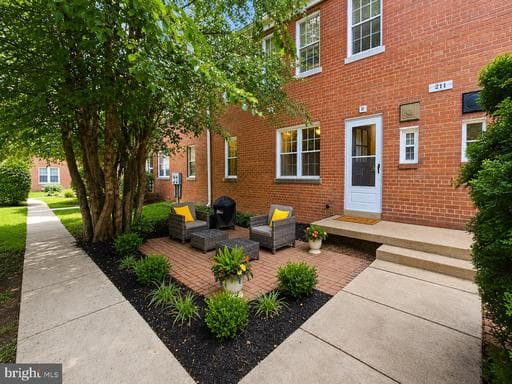 211 E GLEBE ROAD D