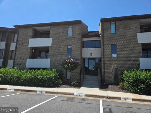 511 Florida Ave, Herndon, VA 20170-4911, United States - Photo 1