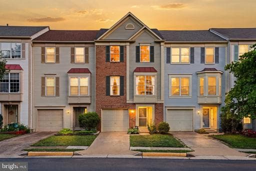 345 BARNFIELD SQUARE - Photo 1