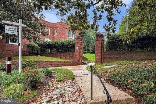 1752 N Rhodes St, Arlington, VA 22201-3110, United States