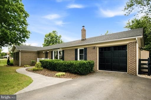 303 YALE DRIVE - Photo 1