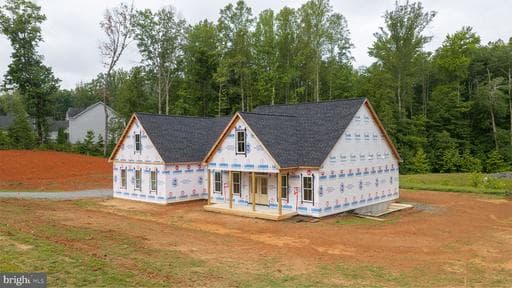 38 DAHLIA LANE