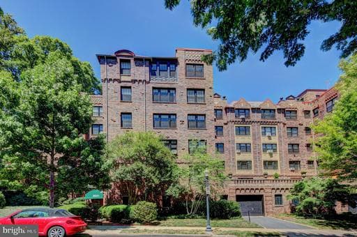 3041 SEDGWICK 201-D