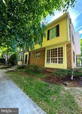 1 DUNSINANE COURT 1-61 - Photo 1