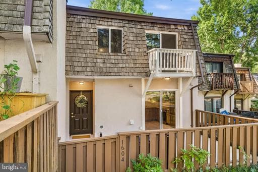 1604 VALENCIA WAY - Photo 1