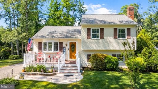 646 CEDAR DRIVE - Photo 1