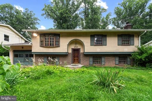 1010 ROSEMERE AVENUE - Photo 1