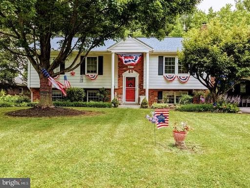 8111 OVERLOOK COURT