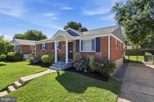 908 GABEL STREET - Photo 1