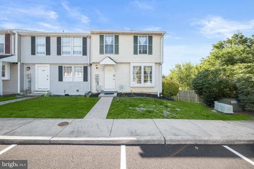 212 LILY COURT - Photo 1