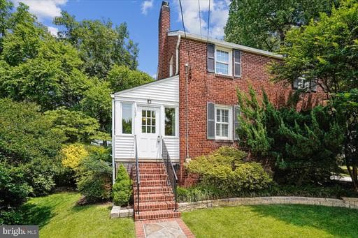 1027 N McKinley Rd, Arlington, VA 22205-1619, United States - Photo 1