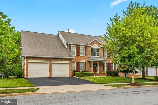 2214 W GREENLEAF DRIVE