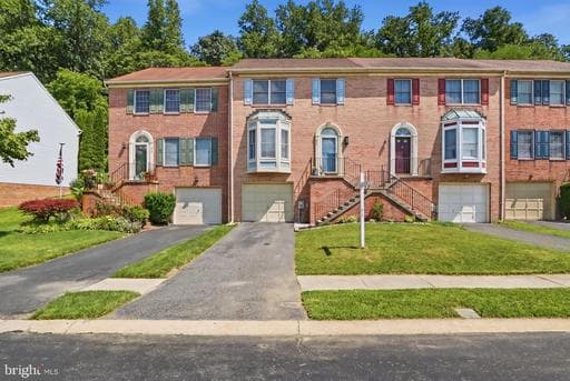 923 BUCKLAND PLACE - Photo 1