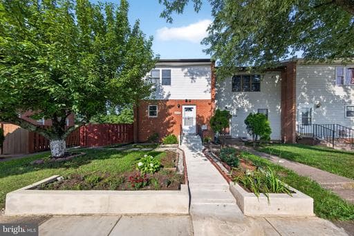 8238 WYCLIFFE COURT - Photo 1