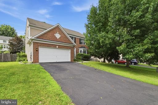5880 MOONBEAM DRIVE