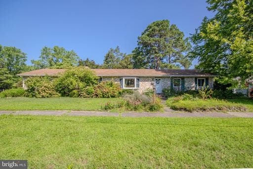 816 RIVERSIDE DRIVE