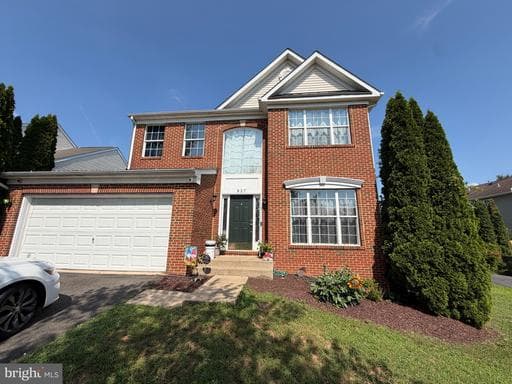 927 FAIRWOOD DRIVE - Photo 1