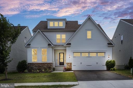 819 BANKER DRIVE