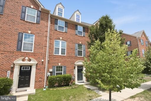 5652 BARNSTORMERS LANE