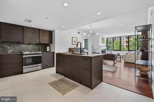 2220 FAIRFAX DRIVE 406