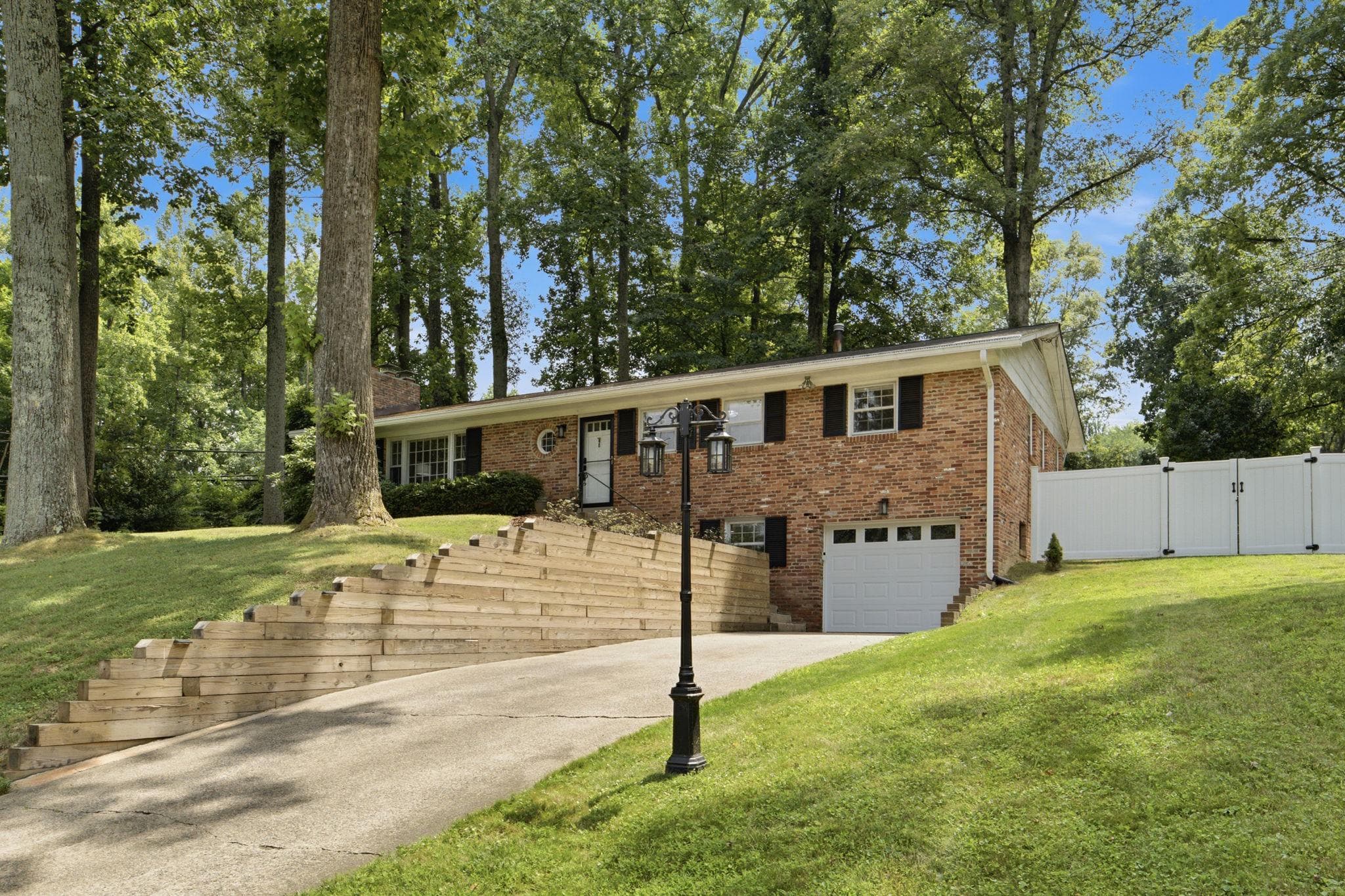 9201 Bayard Pl, Fairfax, VA 22032-2103, United States