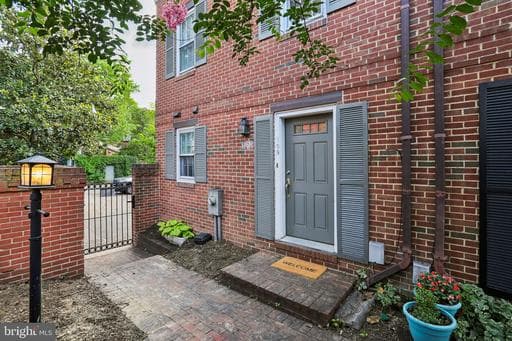 109 KING HENRY COURT - Photo 1