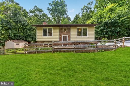4600 HAY DRIVE - Photo 1