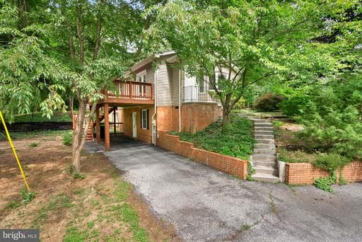 112 YALE DRIVE - Photo 1