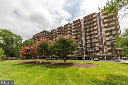 1300 ARMY NAVY DRIVE 814