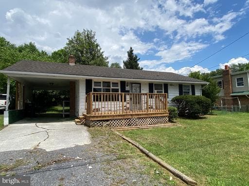 518 Ash St, Strasburg, VA 22657-2032, United States - Photo 1