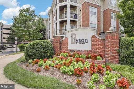 12905 Centre Park Cir, Herndon, VA 20171-5813, United States - Photo 1