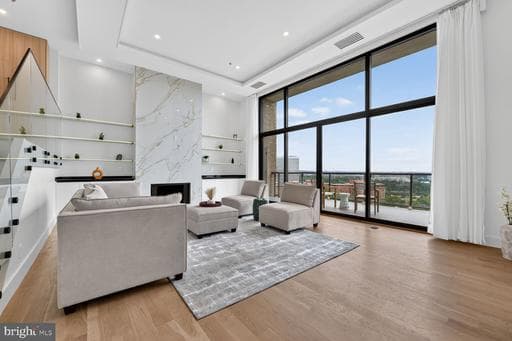 1401 N OAK STREET 903