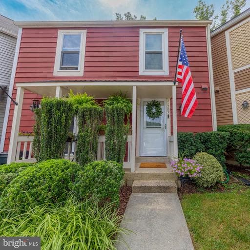 11287 Silentwood Ln, Reston, VA 20191-4138, United States