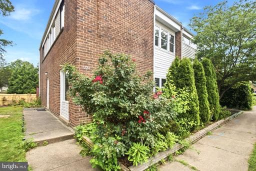 1224 Magnolia LN HERNDON VA 20170