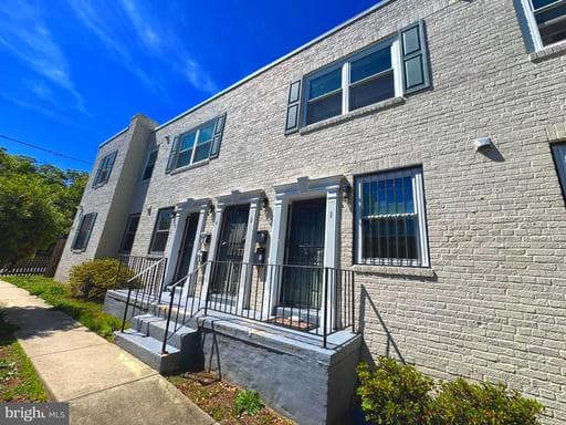 429 60TH STREET 2 - Photo 1