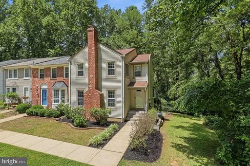 10100 Walnut Wood Ct, Burke, VA 22015-2734, United States - Photo 1