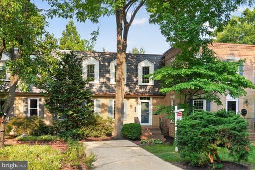 1303 N LYNNBROOK DRIVE