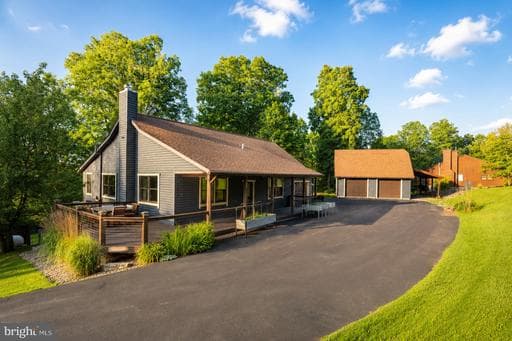253 GLEANINGS DRIVE - Photo 1