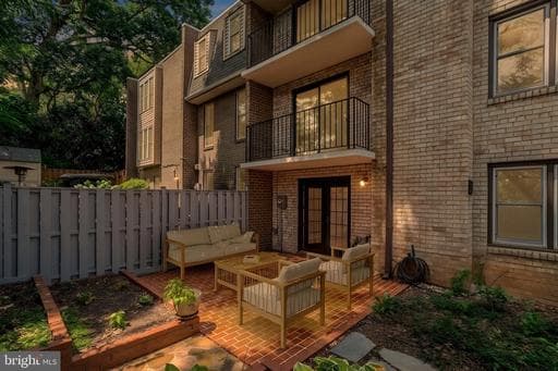 2130 MILITARY ROAD