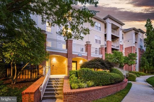 2931 Deer Hollow Way, Fairfax, VA 22031-6039, United States - Photo 1