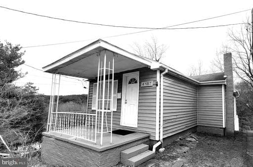 4 YOST AVENUE - Photo 1