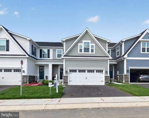 5234 HELTON DRIVE - Photo 1