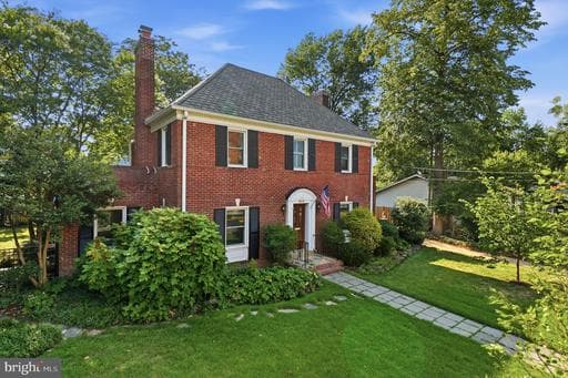 824 S COURTHOUSE ROAD