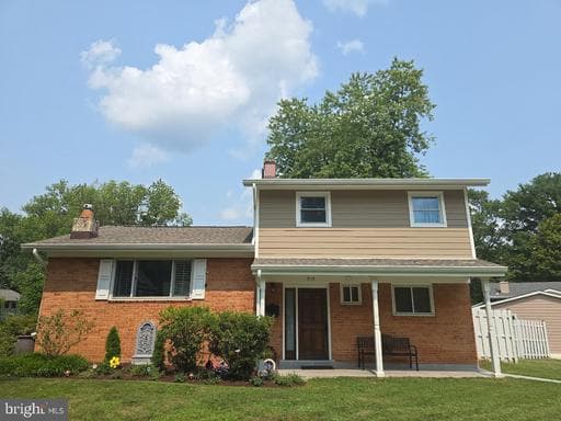 919 PLAYFORD LANE