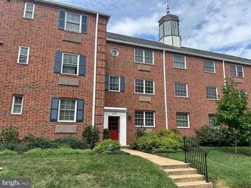1636 W ABINGDON DRIVE 102